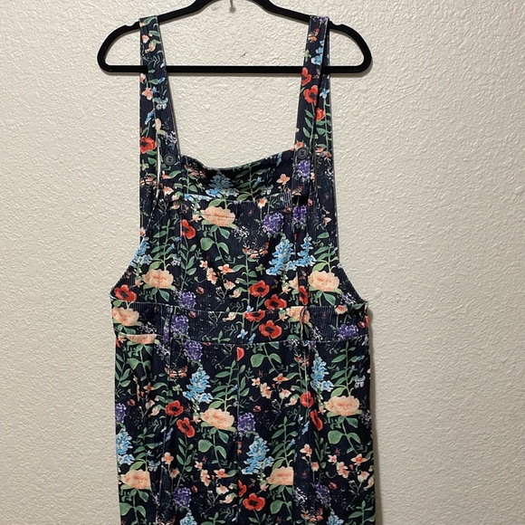 Women's Floral Bibbed Overalls. Very Cool And Good Condition. Size 2 X. - Picture 6 of 14